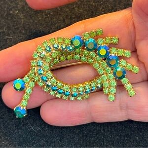 Alice Caviness Unsigned Vntg Gorg Blue & AB Peacock RS Layered Sparkle Brooch MA